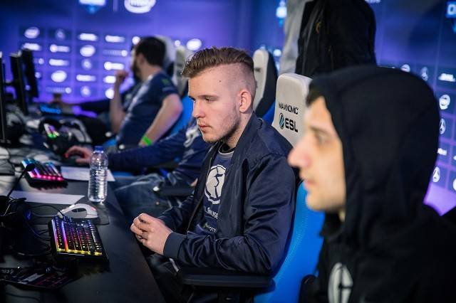 PCS赛区MFT战队官宣大名单 风哥FireFox担任战队总监